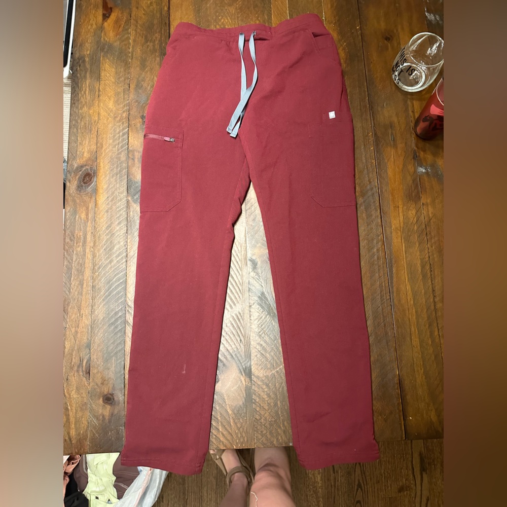 Women’s figs size XS technical collection maroon straight leg scrub pant